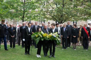 2015-05-28 dépot gerbe Psdt Sénat