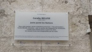 La plaque d'hommage à Coralie Beluse